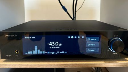 The Eversolo DAC-Z10 on a hi-fi rack, showing a frequency range readout on the screen